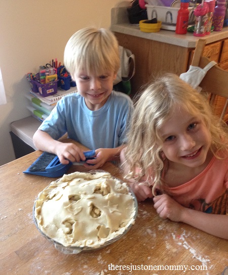 baking apple pie with kids