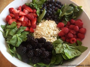 berry salad with spinach and feta cheese