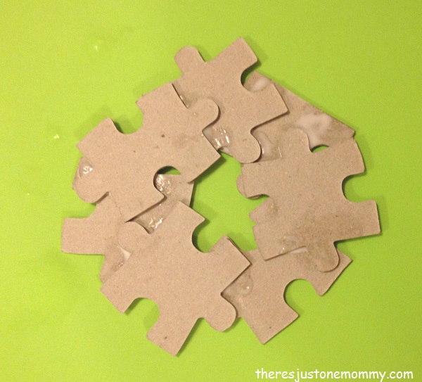 how to make a puzzle piece wreath