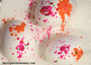 How to decorate Easter eggs with melted crayons