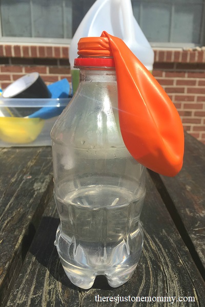 simple kids science experiment with baking soda and vinegar 