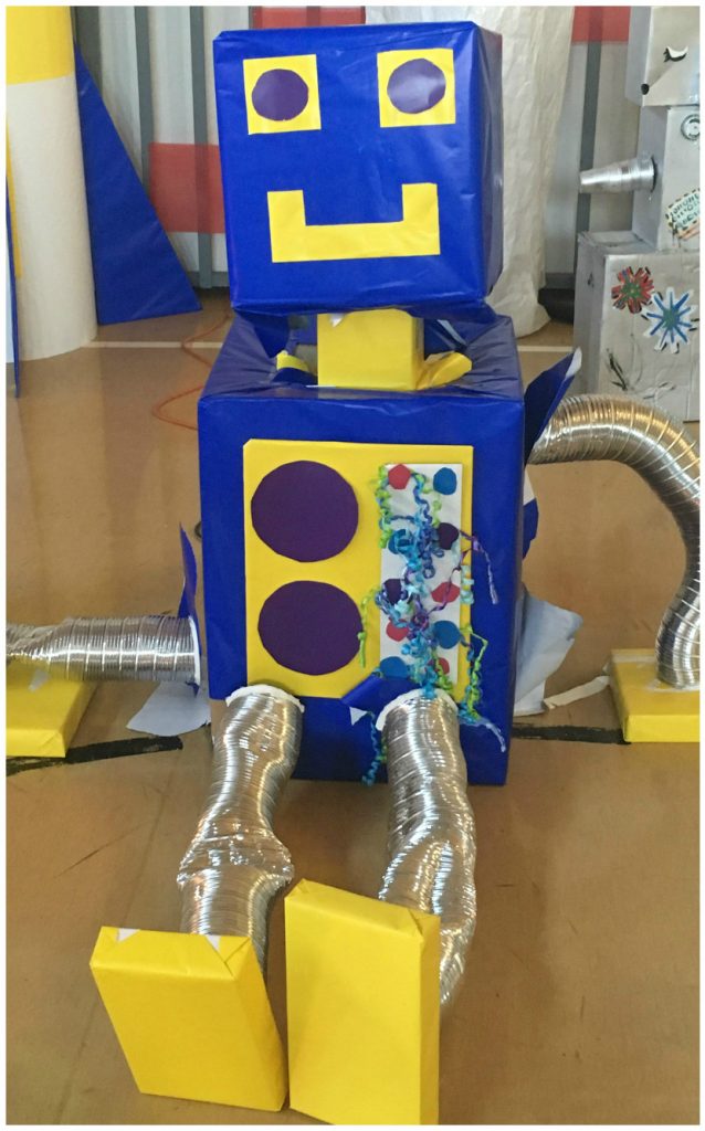 big robots to use as robot party decoration or VBS Fun Maker Factory decorations 